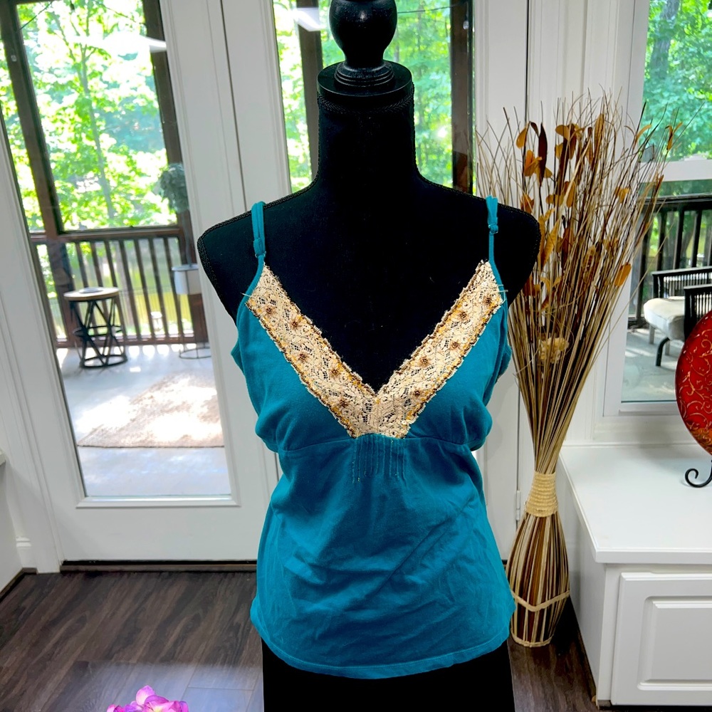Women’s tank top built in bra lace detail turquoise v neck size XL, jeans top